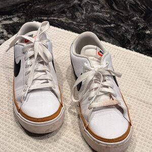 Nike White and Black Casual Sneakers